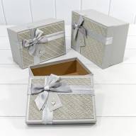 Коробки Прямоугольные Набор 1/3 22,5*16*9,5 с бантом и клубничкой &quot;Плетёнка&quot; Серый 1/20 Арт: 721640/2 - Коробки Прямоугольные Набор 1/3 22,5*16*9,5 с бантом и клубничкой "Плетёнка" Серый 1/20 Арт: 721640/2